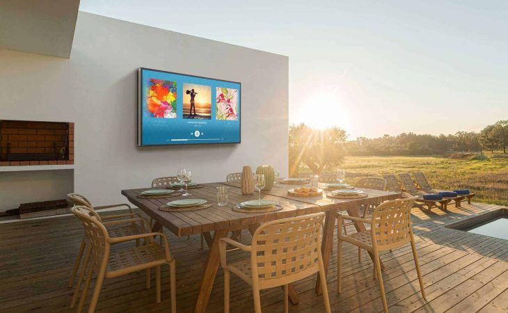 Seura Outdoor TV in Full Sun Series at Sunset